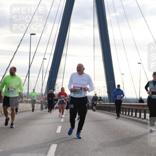 03.10.2024 - Köhlbrandbrückenlauf Jannik Wohlers http://msf.ph/oto/7303482 03.10.2024 09:36:26 Position 1 2434, 3700, 3701, 3702 meine-sportfotos.de