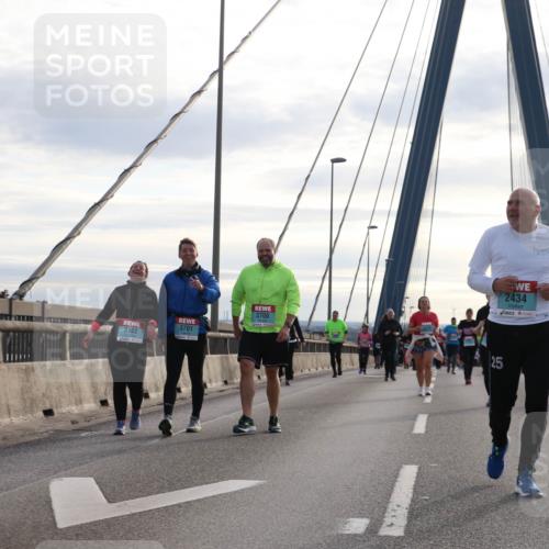 03.10.2024 - Köhlbrandbrückenlauf Jannik Wohlers http://msf.ph/oto/7303616 03.10.2024 09:36:28 Position 1 3700, 3701, 3702, 25, 2434 meine-sportfotos.de