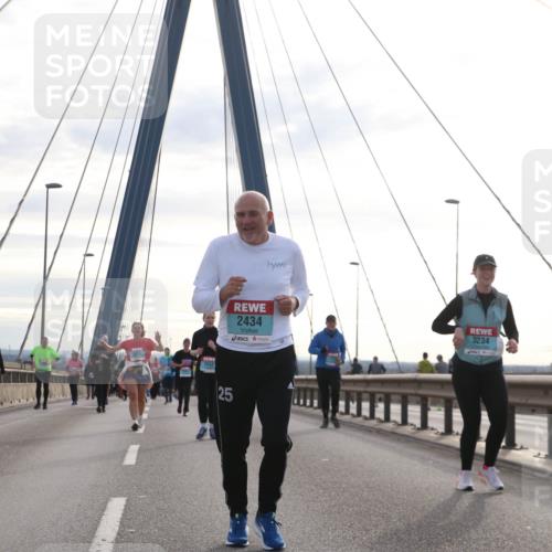 03.10.2024 - Köhlbrandbrückenlauf Jannik Wohlers http://msf.ph/oto/7303622 03.10.2024 09:36:28 Position 1 701, 3700, 2434, 3234, 25 meine-sportfotos.de