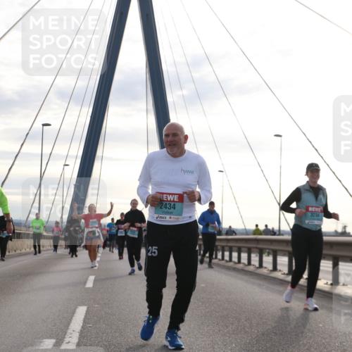 03.10.2024 - Köhlbrandbrückenlauf Jannik Wohlers http://msf.ph/oto/7303626 03.10.2024 09:36:28 Position 1 3701, 3700, 25, 2434, 3234 meine-sportfotos.de