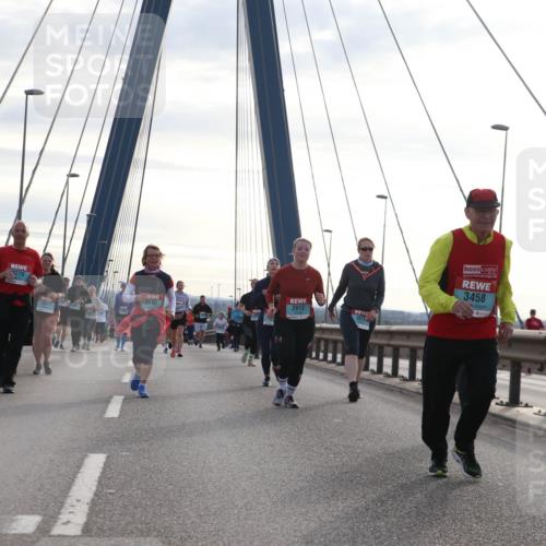 03.10.2024 - Köhlbrandbrückenlauf Jannik Wohlers http://msf.ph/oto/7304519 03.10.2024 09:36:44 Position 1 270, 3458, 3195, 2912, 2940 meine-sportfotos.de