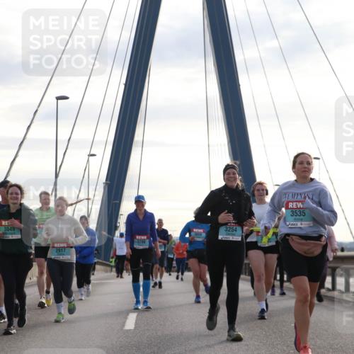 03.10.2024 - Köhlbrandbrückenlauf Jannik Wohlers http://msf.ph/oto/7304756 03.10.2024 09:36:54 Position 1 3049, 2679, 2777, 3286, 2917, 3254, 3535 meine-sportfotos.de
