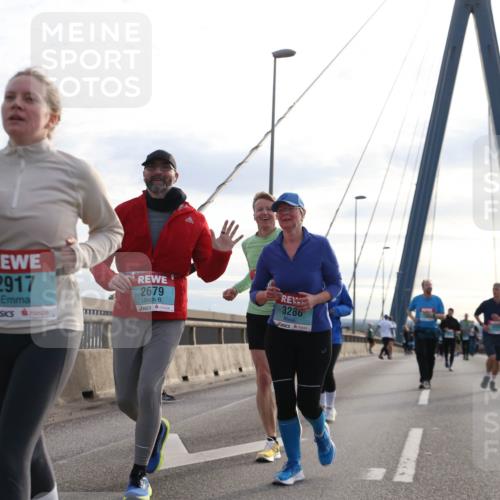 03.10.2024 - Köhlbrandbrückenlauf Jannik Wohlers http://msf.ph/oto/7304930 03.10.2024 09:36:58 Position 1 2918, 2917, 2679, 3286 meine-sportfotos.de