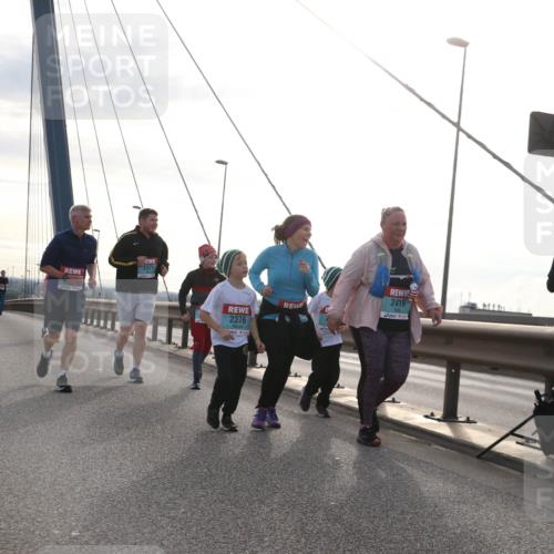 03.10.2024 - Köhlbrandbrückenlauf Jannik Wohlers http://msf.ph/oto/7304957 03.10.2024 09:37:01 Position 1 2371, 2877, 2376, 2419 meine-sportfotos.de