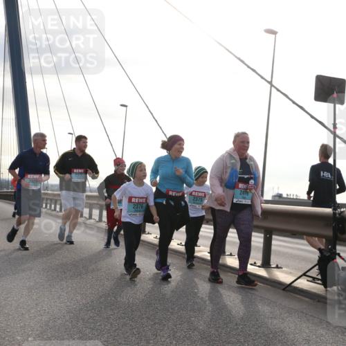 03.10.2024 - Köhlbrandbrückenlauf Jannik Wohlers http://msf.ph/oto/7304969 03.10.2024 09:37:01 Position 1 2877, 2371, 3029, 2419, 2375, 2376 meine-sportfotos.de