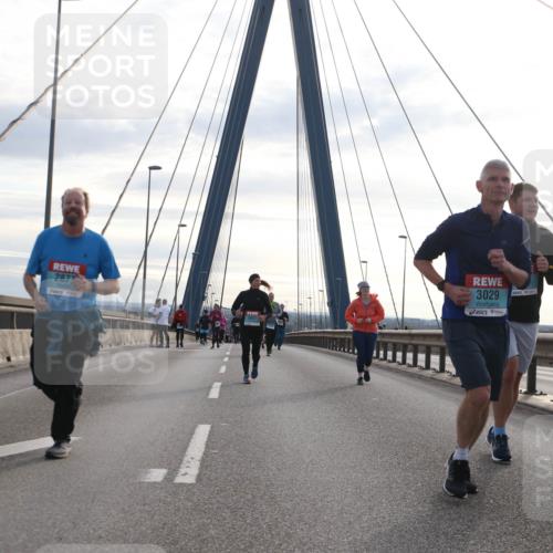 03.10.2024 - Köhlbrandbrückenlauf Jannik Wohlers http://msf.ph/oto/7304983 03.10.2024 09:37:02 Position 1 3418, 3245, 2877, 2887, 3029, 3040 meine-sportfotos.de