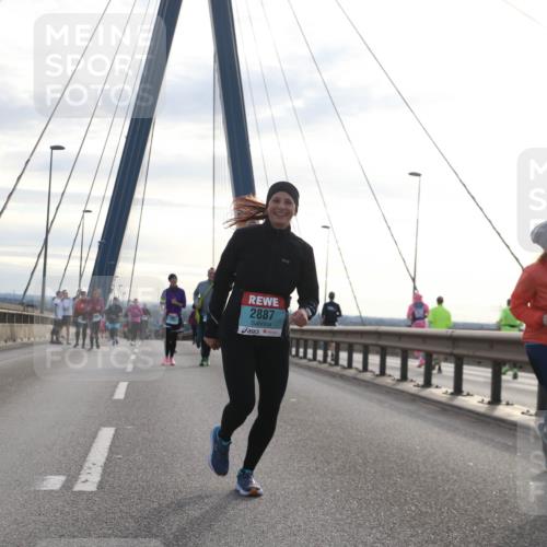03.10.2024 - Köhlbrandbrückenlauf Jannik Wohlers http://msf.ph/oto/7305237 03.10.2024 09:37:06 Position 1 2887 meine-sportfotos.de