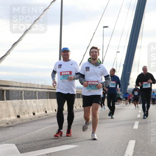 03.10.2024 - Köhlbrandbrückenlauf Jannik Wohlers http://msf.ph/oto/7305663 03.10.2024 09:37:25 Position 1 3312, 3311 meine-sportfotos.de