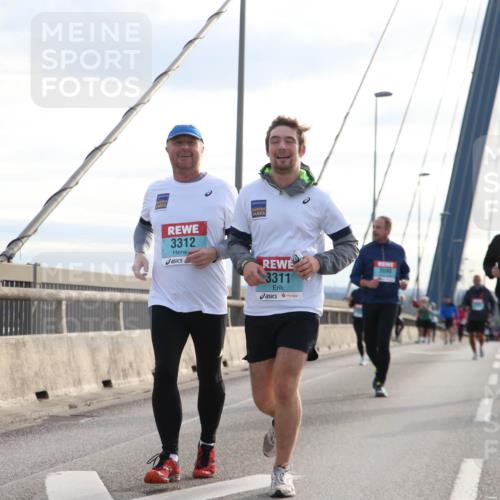 03.10.2024 - Köhlbrandbrückenlauf Jannik Wohlers http://msf.ph/oto/7305676 03.10.2024 09:37:25 Position 1 3312, 3311 meine-sportfotos.de