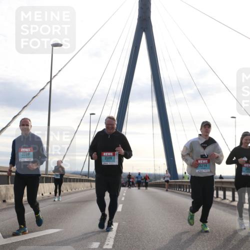 03.10.2024 - Köhlbrandbrückenlauf Jannik Wohlers http://msf.ph/oto/7305721 03.10.2024 09:37:29 Position 1 3599, 3509, 3214, 2676 meine-sportfotos.de