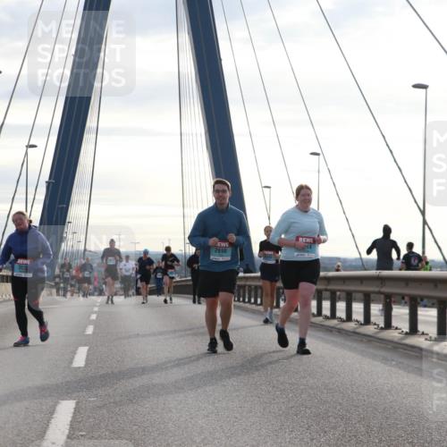 03.10.2024 - Köhlbrandbrückenlauf Jannik Wohlers http://msf.ph/oto/7306204 03.10.2024 09:38:03 Position 1 35, 14, 2690 meine-sportfotos.de