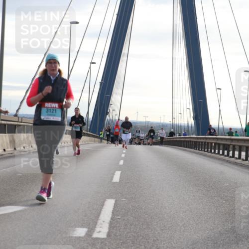 03.10.2024 - Köhlbrandbrückenlauf Jannik Wohlers http://msf.ph/oto/7306860 03.10.2024 09:38:32 Position 1 3121, 3574, 3595 meine-sportfotos.de