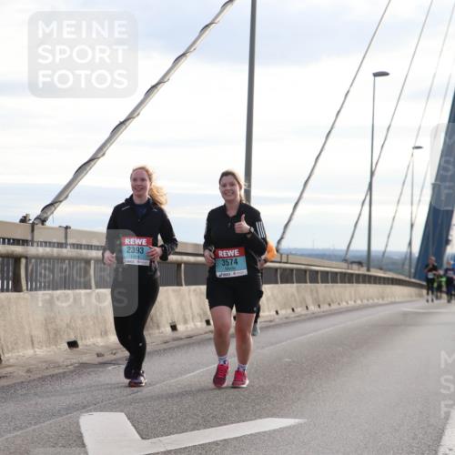 03.10.2024 - Köhlbrandbrückenlauf Jannik Wohlers http://msf.ph/oto/7307070 03.10.2024 09:38:39 Position 1 2393, 3574 meine-sportfotos.de