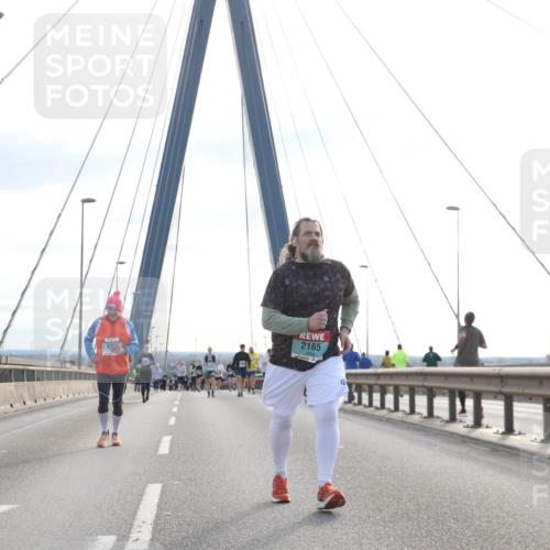 03.10.2024 - Köhlbrandbrückenlauf Jannik Wohlers http://msf.ph/oto/7307081 03.10.2024 09:38:48 Position 1 3304, 2165 meine-sportfotos.de