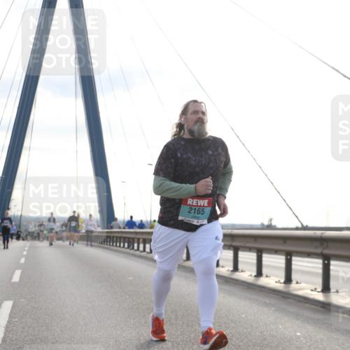 03.10.2024 - Köhlbrandbrückenlauf Jannik Wohlers http://msf.ph/oto/7307093 03.10.2024 09:38:49 Position 1 3304, 2165 meine-sportfotos.de