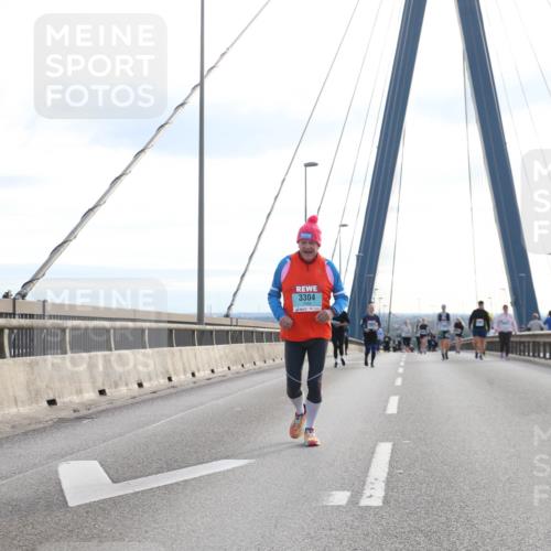 03.10.2024 - Köhlbrandbrückenlauf Jannik Wohlers http://msf.ph/oto/7307100 03.10.2024 09:38:50 Position 1 3304 meine-sportfotos.de