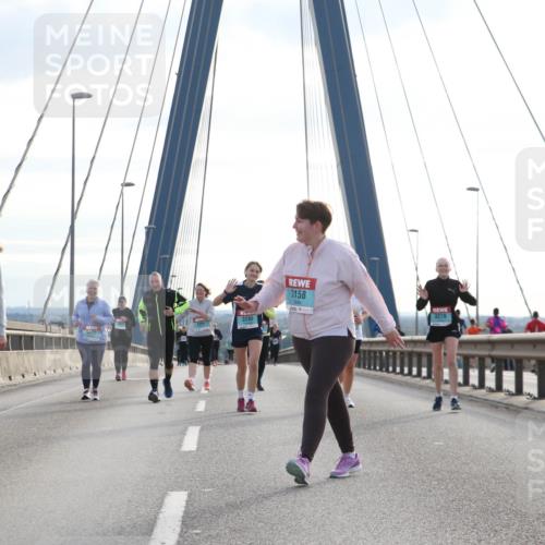 03.10.2024 - Köhlbrandbrückenlauf Jannik Wohlers http://msf.ph/oto/7307540 03.10.2024 09:39:07 Position 1 3103, 3285, 3158, 3278 meine-sportfotos.de