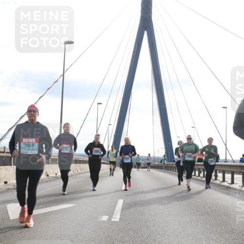 03.10.2024 - Köhlbrandbrückenlauf Jannik Wohlers http://msf.ph/oto/7308026 03.10.2024 09:39:34 Position 1 3069, 2351, 3666, 3627, 348, 25 meine-sportfotos.de