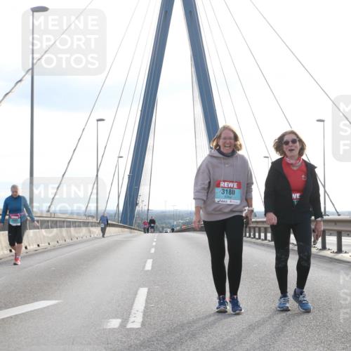 03.10.2024 - Köhlbrandbrückenlauf Jannik Wohlers http://msf.ph/oto/7309613 03.10.2024 09:40:46 Position 1 3403, 3180 meine-sportfotos.de