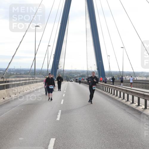 03.10.2024 - Köhlbrandbrückenlauf Jannik Wohlers http://msf.ph/oto/7309779 03.10.2024 09:41:11 Position 1 11 meine-sportfotos.de