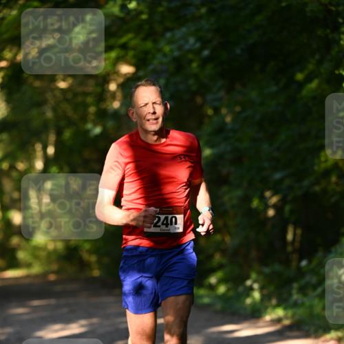 06.10.2024 - Bramfelder Halbmarathon 2024 Dr. Thomas Lammeyer http://msf.ph/oto/7334049 06.10.2024 09:48:07 Laufen 240, 106 meine-sportfotos.de