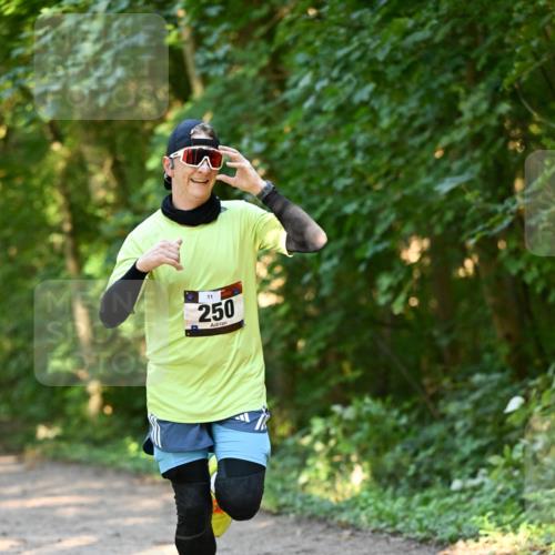 06.10.2024 - Bramfelder Halbmarathon 2024 Dr. Thomas Lammeyer http://msf.ph/oto/7334233 06.10.2024 09:49:30 Laufen 11, 250 meine-sportfotos.de