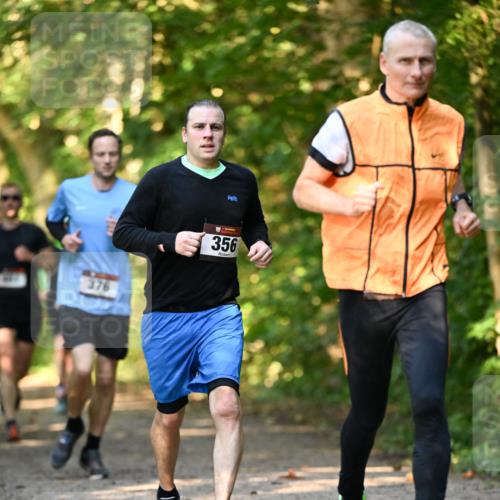 06.10.2024 - Bramfelder Halbmarathon 2024 Dr. Thomas Lammeyer http://msf.ph/oto/7334813 06.10.2024 09:52:31 Laufen 376, 356 meine-sportfotos.de