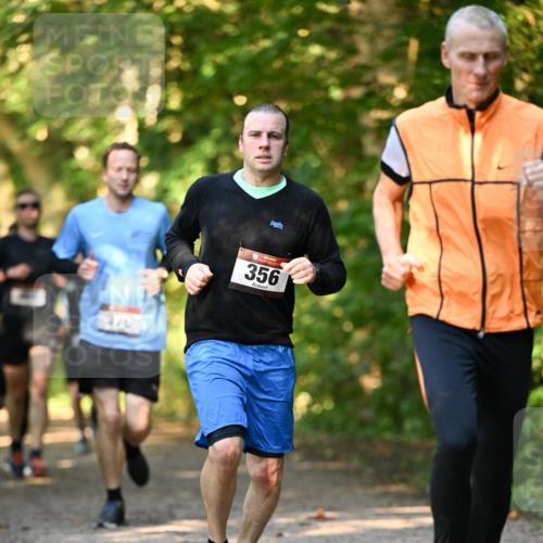 06.10.2024 - Bramfelder Halbmarathon 2024 Dr. Thomas Lammeyer http://msf.ph/oto/7334815 06.10.2024 09:52:31 Laufen 376, 356 meine-sportfotos.de