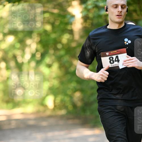 06.10.2024 - Bramfelder Halbmarathon 2024 Dr. Thomas Lammeyer http://msf.ph/oto/7335581 06.10.2024 09:55:59 Laufen 33, 84 meine-sportfotos.de
