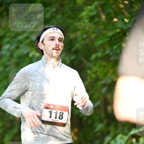 06.10.2024 - Bramfelder Halbmarathon 2024 Dr. Thomas Lammeyer http://msf.ph/oto/7335583 06.10.2024 09:56:00 Laufen 33, 118 meine-sportfotos.de