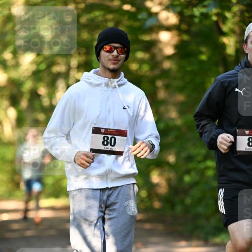 06.10.2024 - Bramfelder Halbmarathon 2024 Dr. Thomas Lammeyer http://msf.ph/oto/7335876 06.10.2024 10:00:04 Laufen 80, 8 meine-sportfotos.de