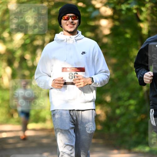 06.10.2024 - Bramfelder Halbmarathon 2024 Dr. Thomas Lammeyer http://msf.ph/oto/7335878 06.10.2024 10:00:05 Laufen 86 meine-sportfotos.de