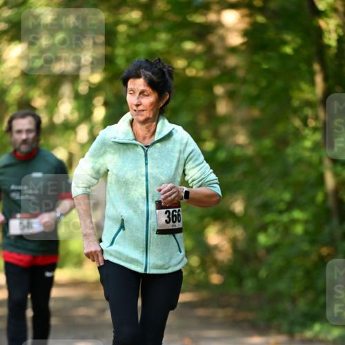 06.10.2024 - Bramfelder Halbmarathon 2024 Dr. Thomas Lammeyer http://msf.ph/oto/7335888 06.10.2024 10:00:35 Laufen 58, 366 meine-sportfotos.de