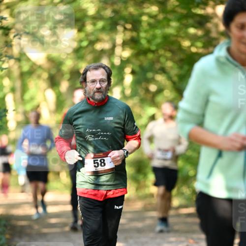 06.10.2024 - Bramfelder Halbmarathon 2024 Dr. Thomas Lammeyer http://msf.ph/oto/7335893 06.10.2024 10:00:36 Laufen 35, 58 meine-sportfotos.de