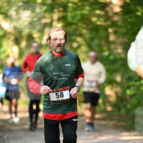 06.10.2024 - Bramfelder Halbmarathon 2024 Dr. Thomas Lammeyer http://msf.ph/oto/7335899 06.10.2024 10:00:37 Laufen 58, 6 meine-sportfotos.de