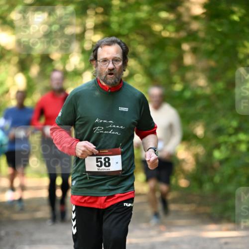 06.10.2024 - Bramfelder Halbmarathon 2024 Dr. Thomas Lammeyer http://msf.ph/oto/7335901 06.10.2024 10:00:37 Laufen 35, 58, 9 meine-sportfotos.de