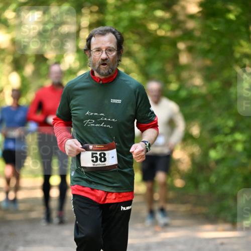 06.10.2024 - Bramfelder Halbmarathon 2024 Dr. Thomas Lammeyer http://msf.ph/oto/7335902 06.10.2024 10:00:38 Laufen 35, 33, 58 meine-sportfotos.de