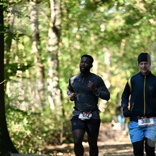 06.10.2024 - Bramfelder Halbmarathon 2024 Dr. Thomas Lammeyer http://msf.ph/oto/7337444 06.10.2024 10:21:21 Laufen 381, 388 meine-sportfotos.de