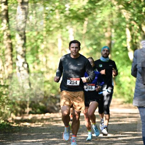 06.10.2024 - Bramfelder Halbmarathon 2024 Dr. Thomas Lammeyer http://msf.ph/oto/7337939 06.10.2024 10:24:13 Laufen 254, 255 meine-sportfotos.de