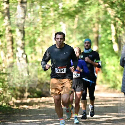 06.10.2024 - Bramfelder Halbmarathon 2024 Dr. Thomas Lammeyer http://msf.ph/oto/7337941 06.10.2024 10:24:14 Laufen 254, 255 meine-sportfotos.de