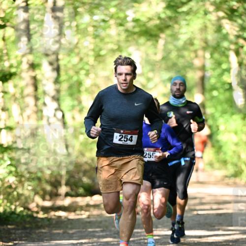 06.10.2024 - Bramfelder Halbmarathon 2024 Dr. Thomas Lammeyer http://msf.ph/oto/7337943 06.10.2024 10:24:14 Laufen 254, 255 meine-sportfotos.de