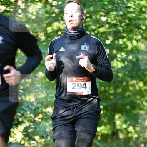 06.10.2024 - Bramfelder Halbmarathon 2024 Dr. Thomas Lammeyer http://msf.ph/oto/7338195 06.10.2024 10:25:47 Laufen 33, 294, 176 meine-sportfotos.de
