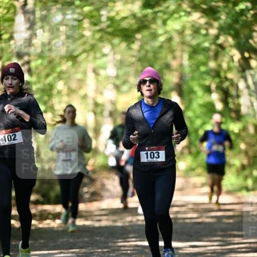 06.10.2024 - Bramfelder Halbmarathon 2024 Dr. Thomas Lammeyer http://msf.ph/oto/7338795 06.10.2024 10:28:46 Laufen 102, 103 meine-sportfotos.de