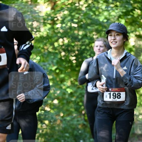 06.10.2024 - Bramfelder Halbmarathon 2024 Dr. Thomas Lammeyer http://msf.ph/oto/7339108 06.10.2024 10:30:14 Laufen 33, 198 meine-sportfotos.de