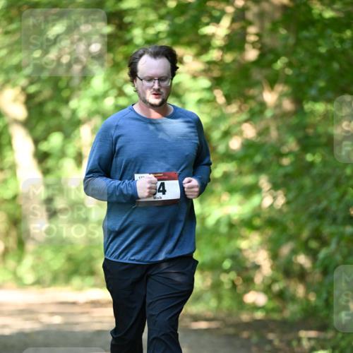 06.10.2024 - Bramfelder Halbmarathon 2024 Dr. Thomas Lammeyer http://msf.ph/oto/7339602 06.10.2024 10:35:34 Laufen 13, 54 meine-sportfotos.de