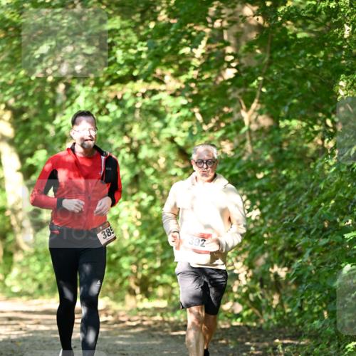 06.10.2024 - Bramfelder Halbmarathon 2024 Dr. Thomas Lammeyer http://msf.ph/oto/7339618 06.10.2024 10:36:03 Laufen 385, 392 meine-sportfotos.de