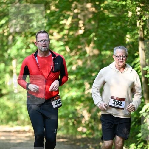 06.10.2024 - Bramfelder Halbmarathon 2024 Dr. Thomas Lammeyer http://msf.ph/oto/7339634 06.10.2024 10:36:06 Laufen 385, 392 meine-sportfotos.de