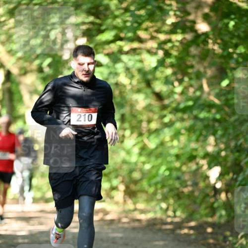 06.10.2024 - Bramfelder Halbmarathon 2024 Dr. Thomas Lammeyer http://msf.ph/oto/7340163 06.10.2024 10:42:00 Laufen 210 meine-sportfotos.de