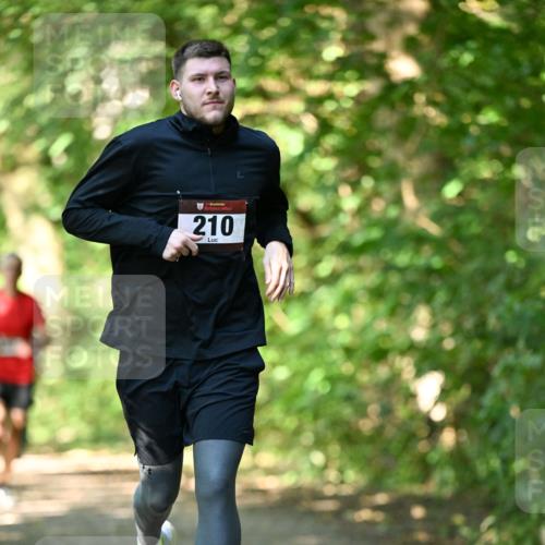 06.10.2024 - Bramfelder Halbmarathon 2024 Dr. Thomas Lammeyer http://msf.ph/oto/7340168 06.10.2024 10:42:01 Laufen 210 meine-sportfotos.de