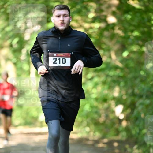 06.10.2024 - Bramfelder Halbmarathon 2024 Dr. Thomas Lammeyer http://msf.ph/oto/7340170 06.10.2024 10:42:01 Laufen 33, 210 meine-sportfotos.de